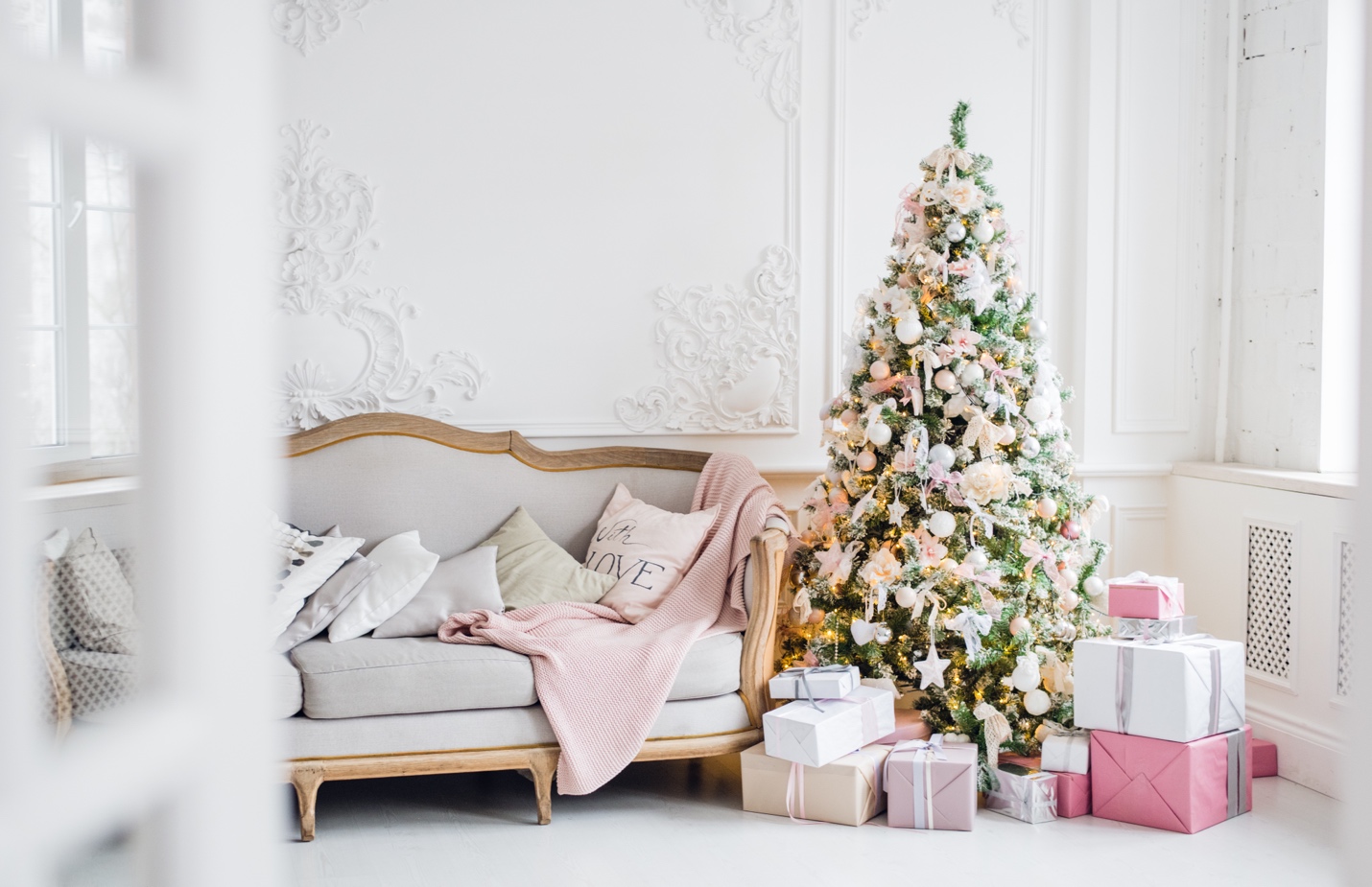 Christmas tree with gifts